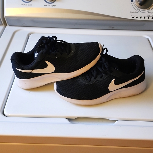 Nike - Picture 4 of 4